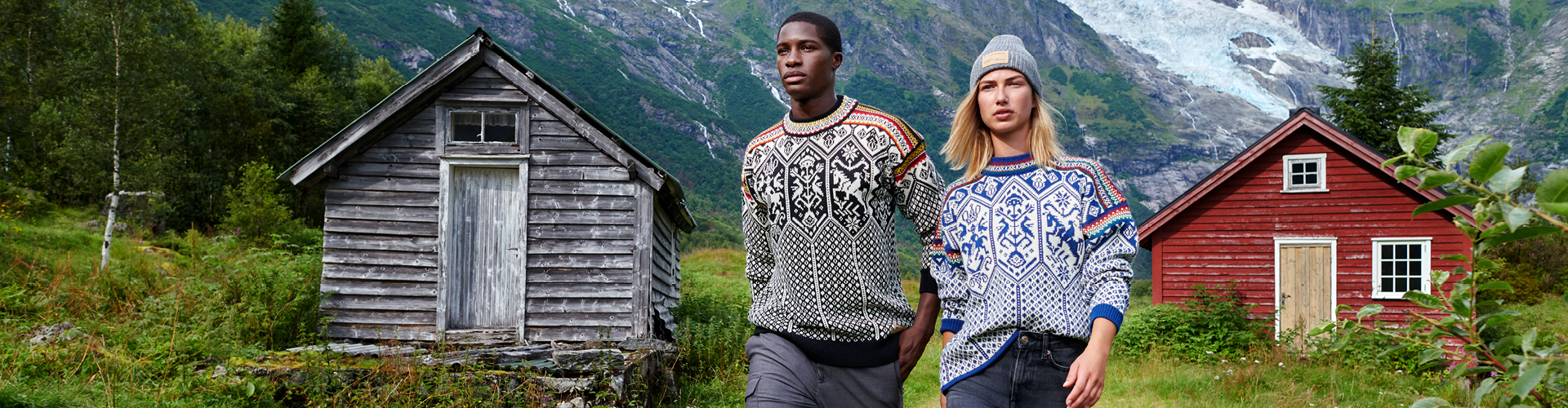 A couple walking in Norwegian nature wearing the 1994 sweater from the Lillehammer Olympics in 1994.